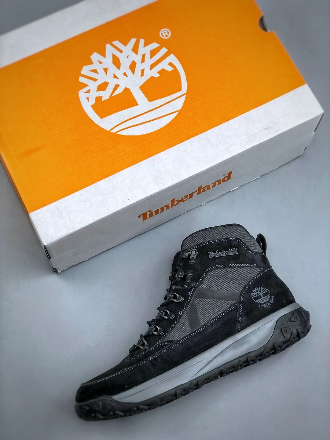 Local self-pickup💰480 supports store delivery. New goods🚀Timberland Timberland/Timberland outdoor high-top casual Martin boots series. Guangdong factory quality. Original box and original packaging. The fabric is made of Italian 🇮🇹 top-grade frosted fine-grained cowhide. It is paired with anti-odor and anti-corrosion genuine leather latex insoles to give you a perfect wearing experience. High-quality and durable. A must-have for sportsmen. Specially designed to treat those who are not handsome. High-quality and first-class foot feel. Size: 39-44